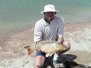 Carp fishing1.JPG (15706 bytes)